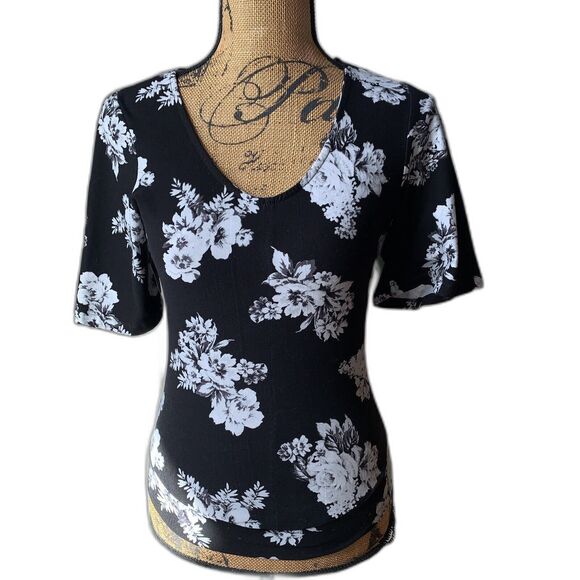 Twenty Two/7 SMALL Body Con Elastic Waist Floral Print Scoop Neck Top imperfect - Picture 1 of 7